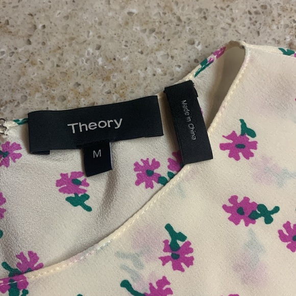 NWOT Theory Floral Silk Top Size Medium - Picture 5 of 7